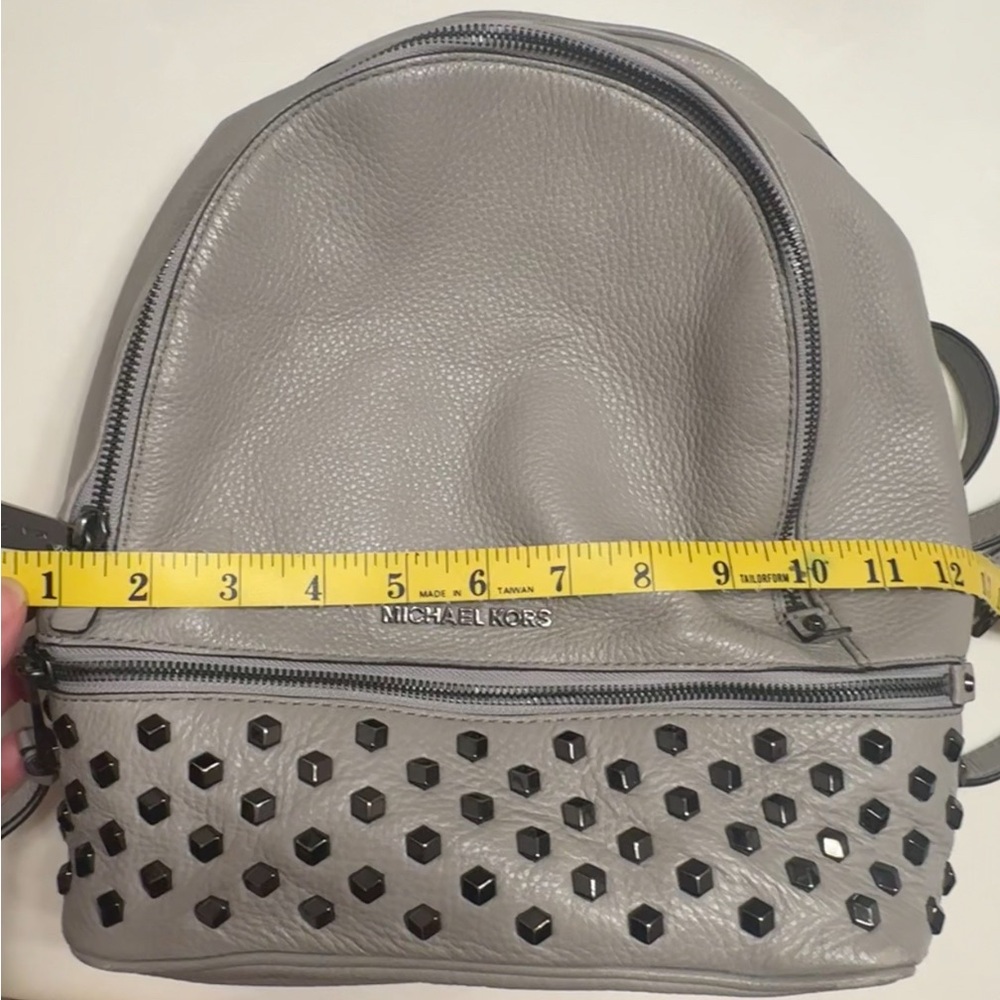 Michael Kors Rhea, elephant gray backpack bag with gunmetal zippers - Picture 9 of 14